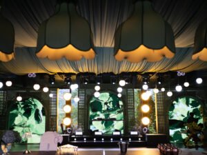 Tarima con pantalla y luces para fiesta en El Salón